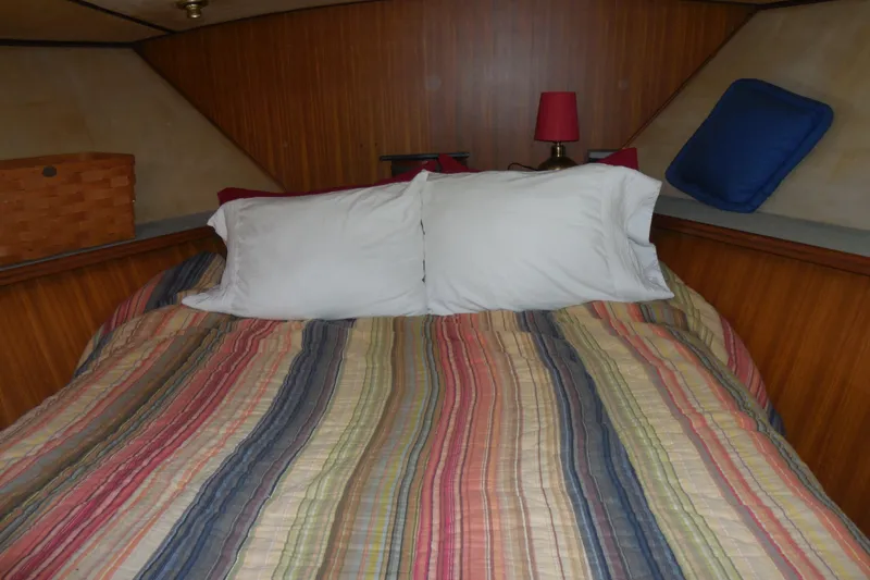 Slide: The Image of Forward double bed in Forepeak cabin. - 9