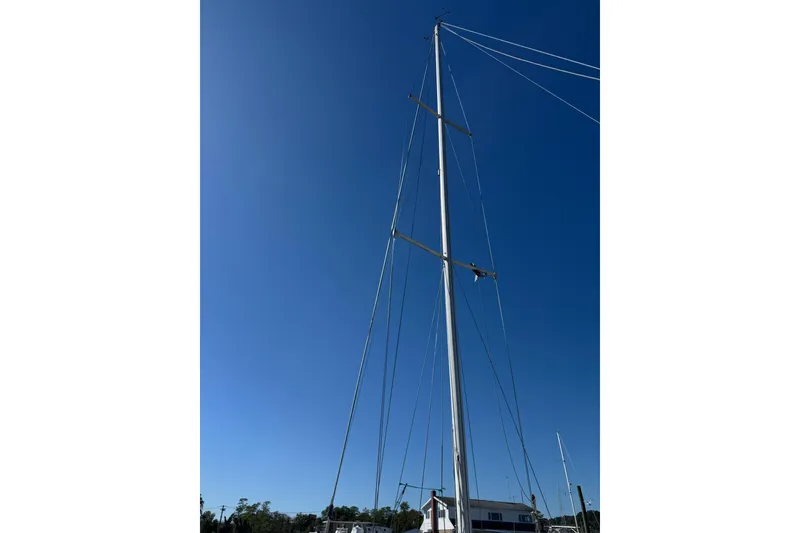 Slide: The Image of Tall mast of 1989 Sabre 30 MKIII sailboat against clear blue sky. - 16
