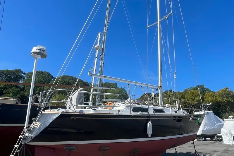 Slide: The Image of 1989 Sabre 30 MKIII sailboat on land, clear blue sky background. - 20