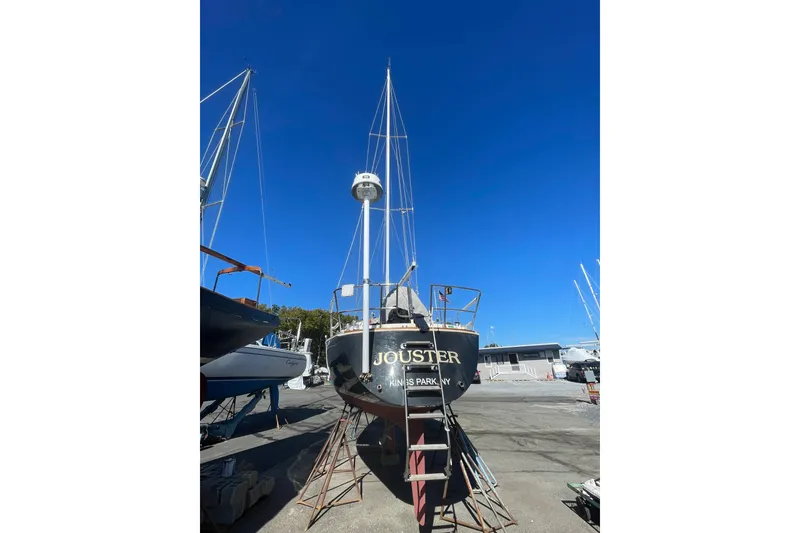 Slide: The Image of 1989 Sabre 30 MKIII sailboat on land, clear blue sky background. - 24