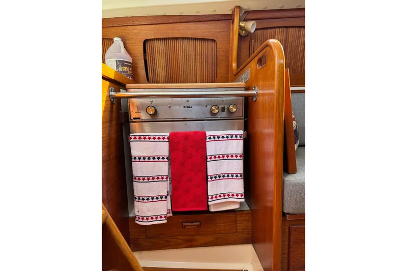 Slide: The Image of 1989 Sabre 30 MKIII yacht galley with Regal oven and decorative towels. - 33