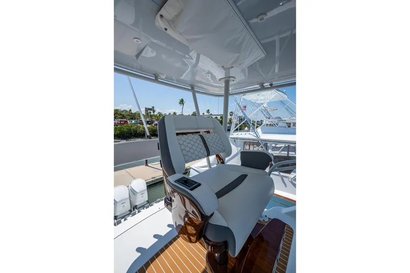 Slide: The Image of Captain's chair on 2022 Yellowfin 54 Offshore boat, featuring luxurious design and modern amenities. - 77