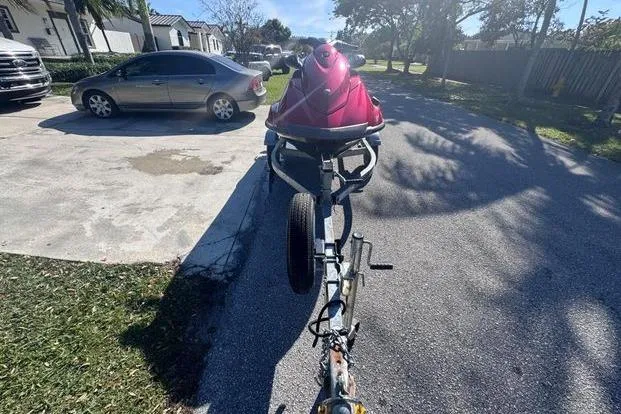 Slide: The Image of 2018 Yamaha WaveRunner EX Deluxe on trailer in residential driveway. - 20