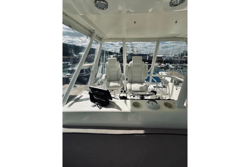 Slide: The Image of Luxurious white leather seats on a 2000 Riviera 40 yacht. - 14