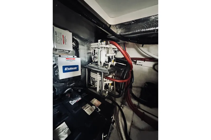 Slide: The Image of Engine room of 2000 Riviera 40 boat with pipes and equipment. - 80