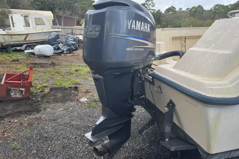 Slide: The Image of 2005 Key West 225 Center Console with Yamaha 200HP outboard motor in a yard setting. - 15