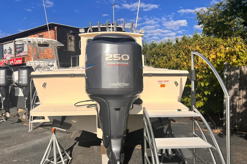 Slide: The Image of 2007 Parker 2320 SL Sport Cabin boat with Yamaha 250 outboard motor. - 8