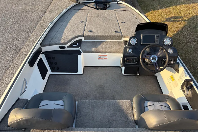 Slide: The Image of 2016 Nitro Z18 Pro boat on trailer by the water. - 10