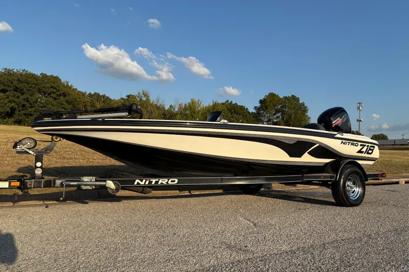 Slide: The Image of Diagnostic tool displaying engine RPM history for Nitro Z18, 2016 model, with total hours logged. - 4