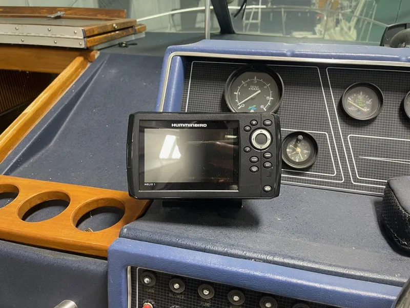 Slide: The Image of Dashboard of 1988 Sea Ray 268 Cruiser with Humminbird fish finder. - 13