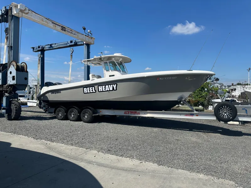 Slide: The Image of Everglades 320 Center Console 2009 - 23