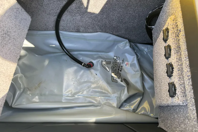 Slide: The Image of 2017 Malibu Wakesetter 23 LSV ballast system with FatSac bag and hose connection. - 34