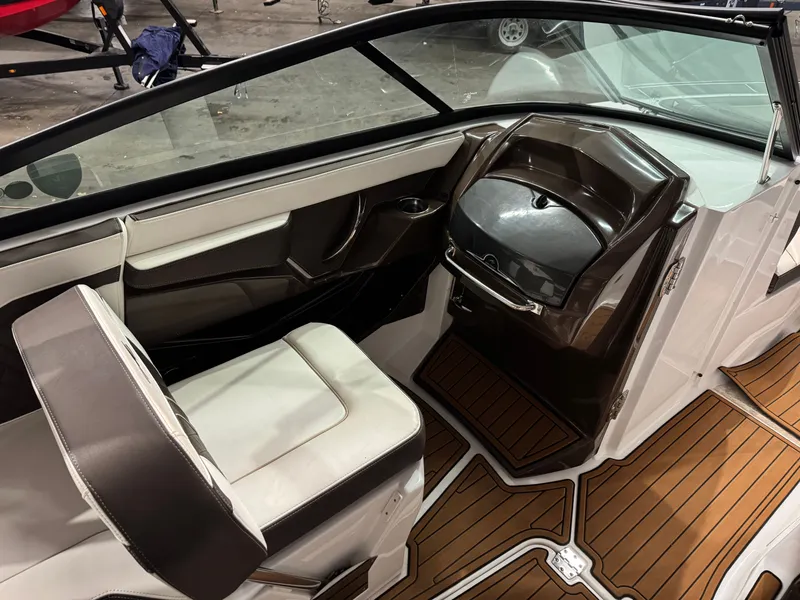 Slide: The Image of Monterey 258SS Super Sport 2018 - 24