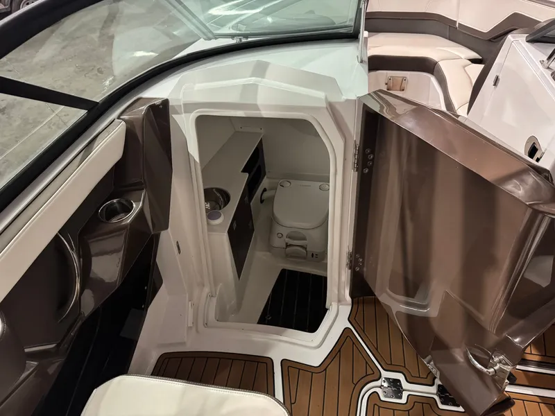 Slide: The Image of Monterey 258SS Super Sport 2018 - 26