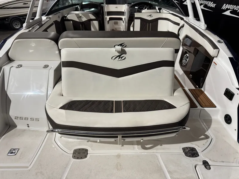 Slide: The Image of Monterey 258SS Super Sport 2018 - 8