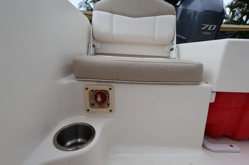 Slide: The Image of 2016 Robalo R160 Center Console boat seat with cup holder and Yamaha engine. - 23