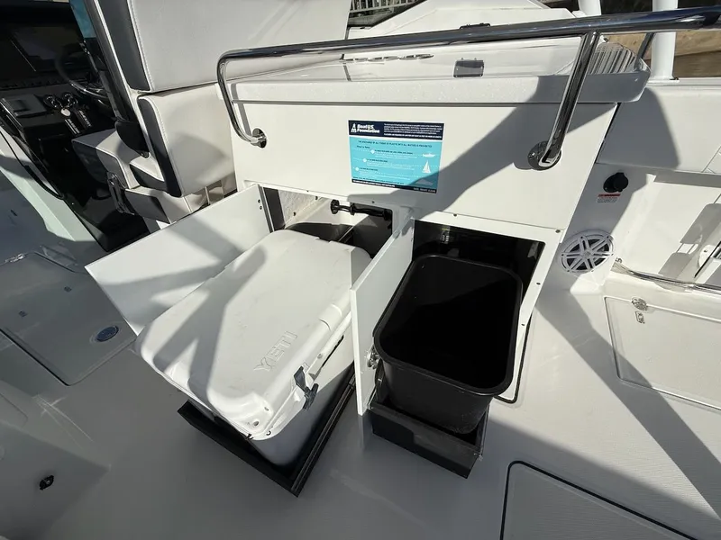 Slide: The Image of Blackfin 272 DC 2022 - 19