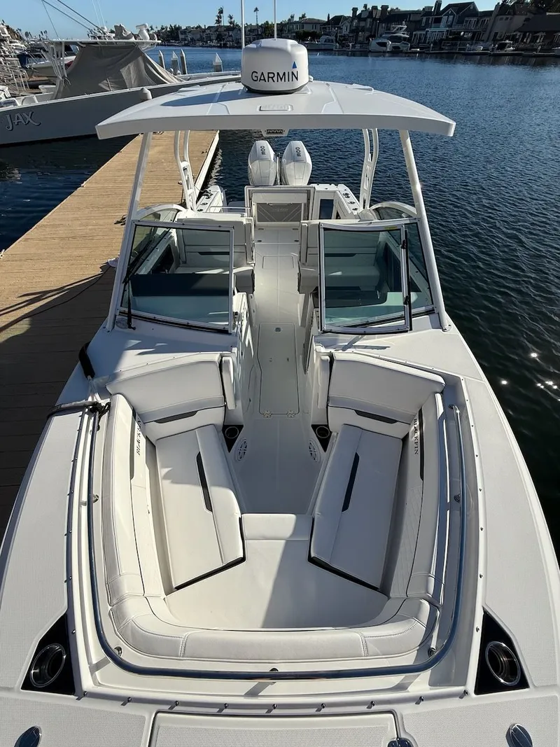 Slide: The Image of Blackfin 272 DC 2022 - 23