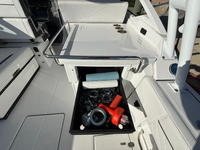 Slide: The Image of Blackfin 272 DC 2022 - 37