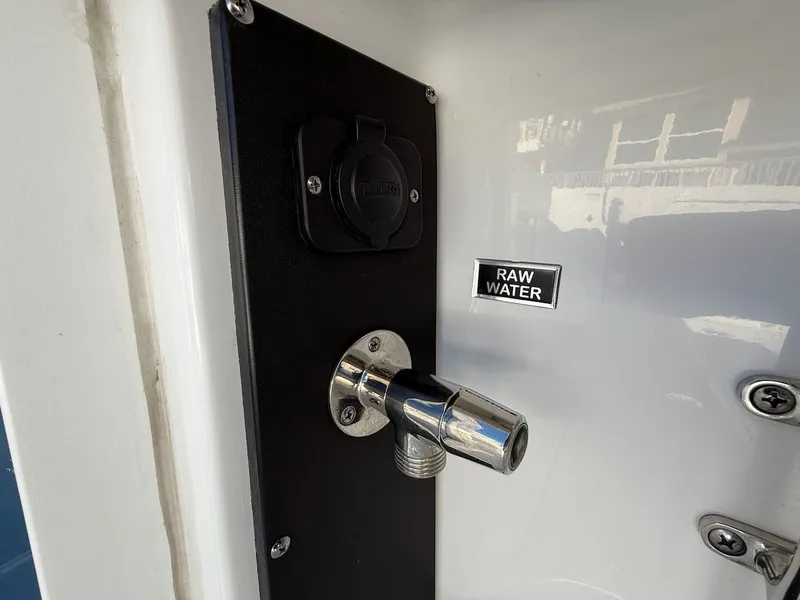 Slide: The Image of Blackfin 272 DC 2022 - 40