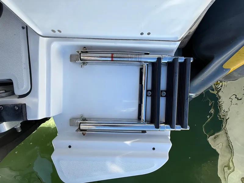 Slide: The Image of Blackfin 272 DC 2022 - 45