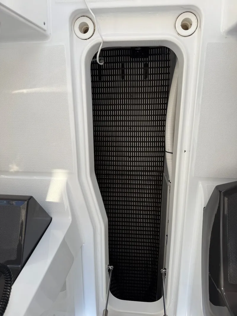 Slide: The Image of Blackfin 272 DC 2022 - 47