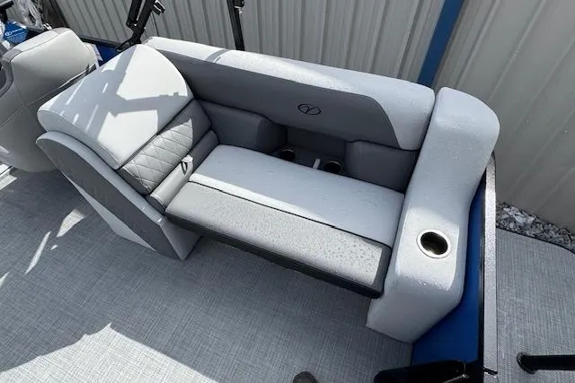 Slide: The Image of 2026 Veranda VV22RC boat seat with gray upholstery and cup holders. - 14