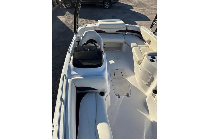 Slide: The Image of 2014 Tahoe 215 Xi boat interior with white seating and steering console. - 10