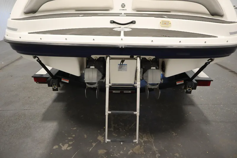 Slide: The Image of Rear view of 2010 Yamaha 210 SX boat with ladder and dual engines. - 46