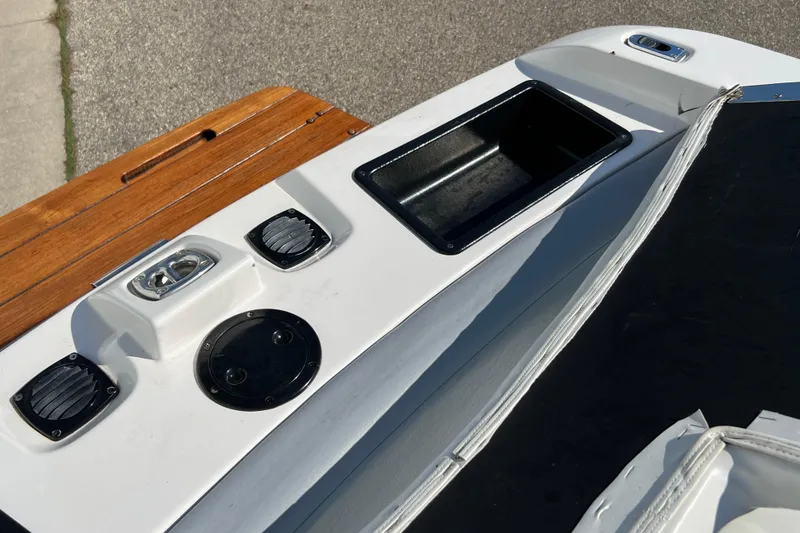 Slide: The Image of 2003 MasterCraft XStar boat deck with speakers and storage compartment. - 19