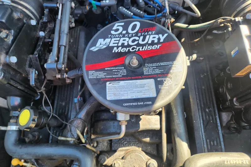 Slide: The Image of Engine of 2008 Sea Ray 205 Sport with 5.0L Mercury MerCruiser. - 20