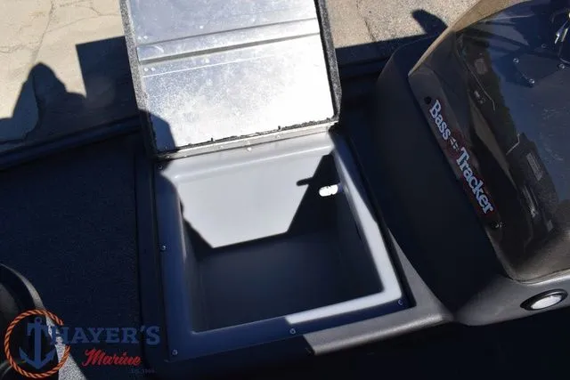 Slide: The Image of Tracker Bass Tracker Classic XL 2024 - 17