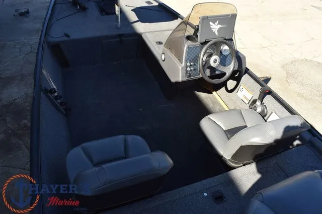 Slide: The Image of Tracker Bass Tracker Classic XL 2024 - 8