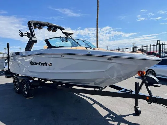 Slide: The Image of MasterCraft XT23 2026 - 12