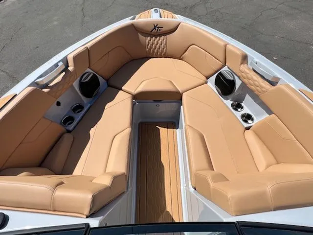 Slide: The Image of MasterCraft XT23 2026 - 28