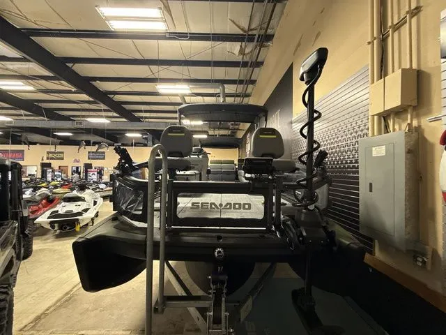 Slide: The Image of Sea-Doo Switch Fish™ 21 - 230 hp Galvanized 2026 - 3