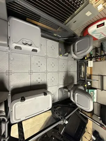 Slide: The Image of Sea-Doo Switch Fish™ 21 - 230 hp Galvanized 2026 - 6