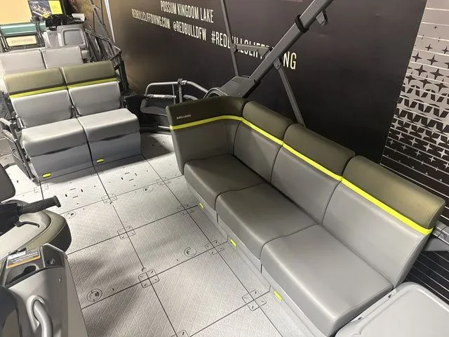 Slide: The Image of Sea-Doo Switch Fish™ 21 - 230 hp Galvanized 2026 - 7