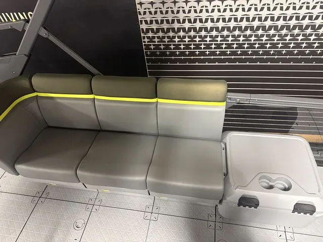 Slide: The Image of Sea-Doo Switch Fish™ 21 - 230 hp Galvanized 2026 - 8