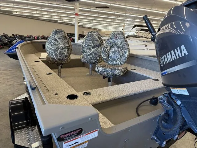 Slide: The Image of Alumacraft Escape 165 2019 - 6