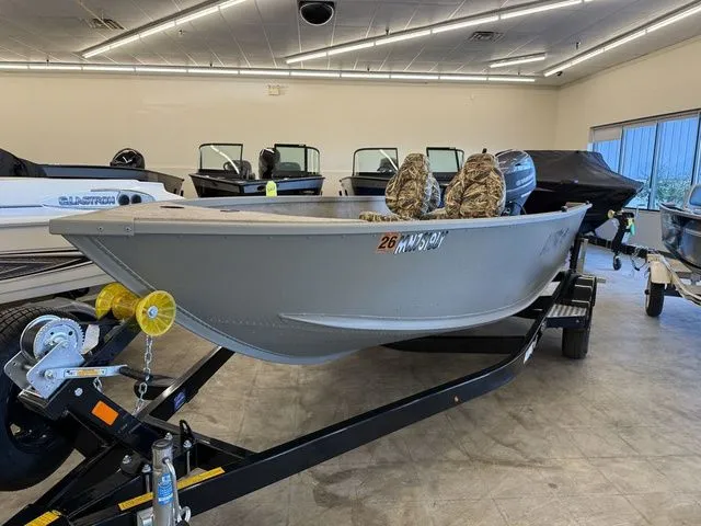 Slide: The Image of Alumacraft Escape 165 2019 - 1