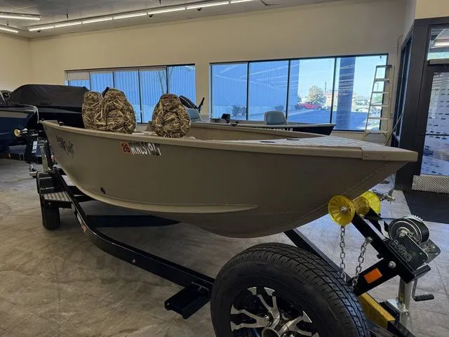 Slide: The Image of Alumacraft Escape 165 2019 - 2