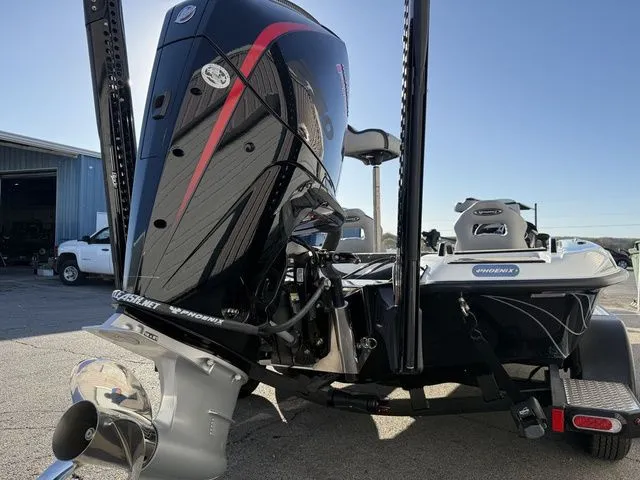 Slide: The Image of Phoenix Bass Boat 21 XE 2026 - 22