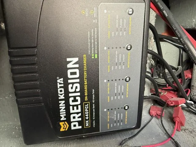 Slide: The Image of Phoenix Bass Boat 21 XE 2026 - 24