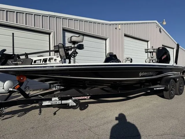 Slide: The Image of Phoenix Bass Boat 21 XE 2026 - 4
