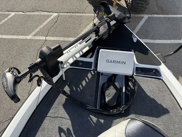 Slide: The Image of Phoenix Bass Boat 21 XE 2026 - 7