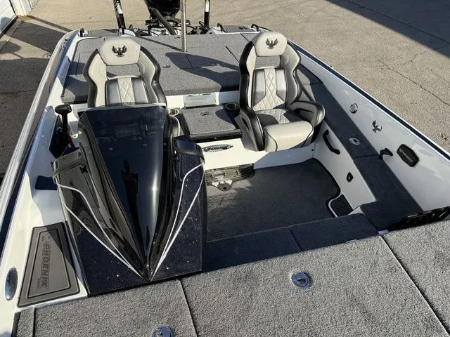 Slide: The Image of Phoenix Bass Boat 21 XE 2026 - 9