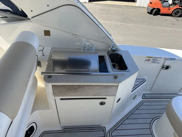 Slide: The Image of Sea Ray Sundancer 310 2010 - 10