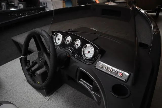 Slide: The Image of Crestliner 1750 Hawk 2026 - 7