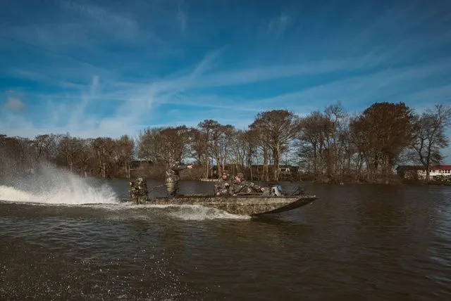 Slide: The Image of Excel 1860 SHALLOW WATER V FRONT F4 2026 - 15